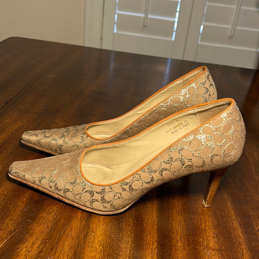 Coach Classic Tan and Gold Heels
